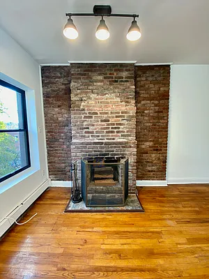 Rented by CMV Realty Inc. | media 15