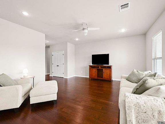 3rd image of 1945 Willow Bend Rd