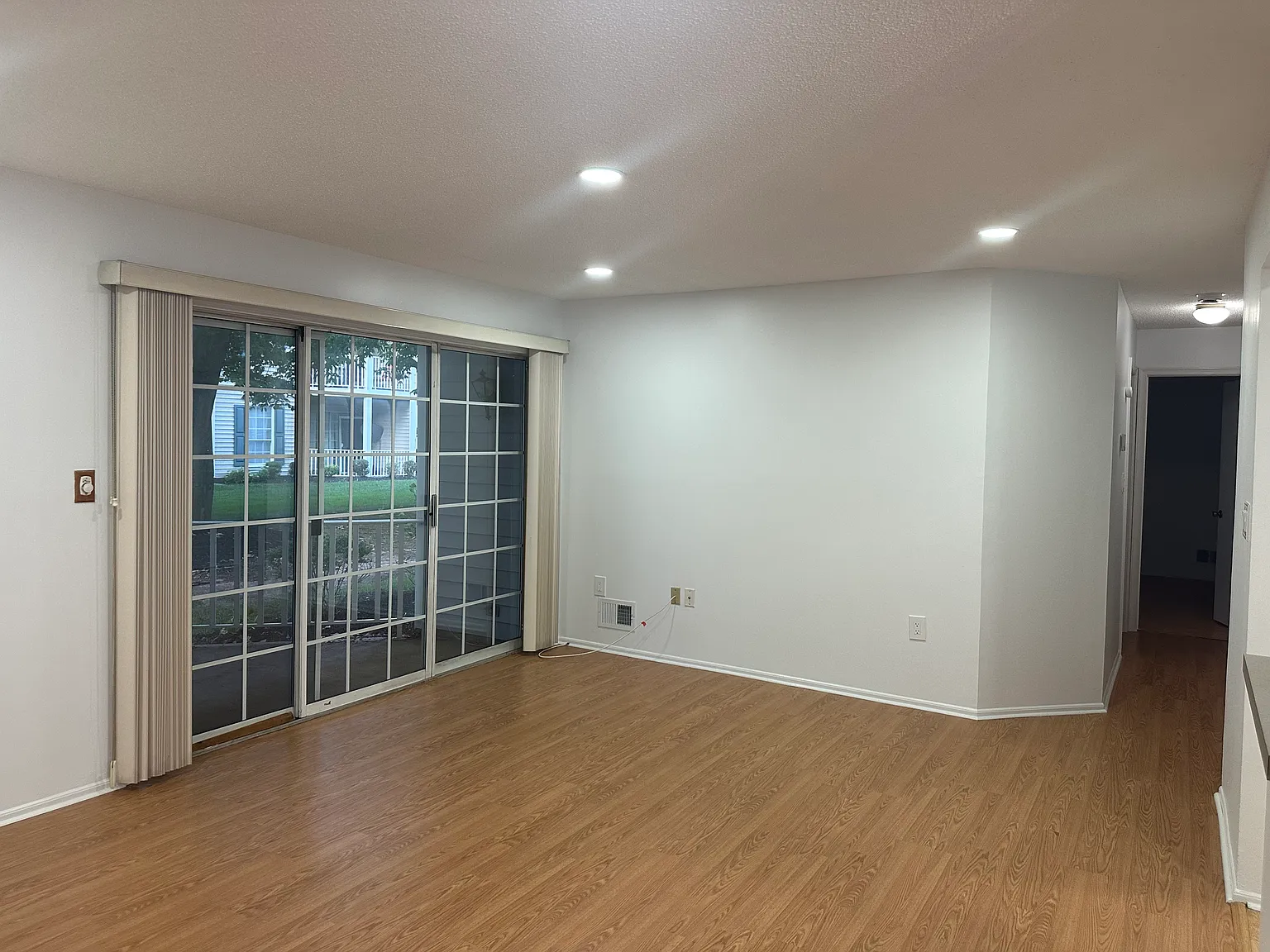 2 bed, 1011 sqft, $2,300 — Photo 1
