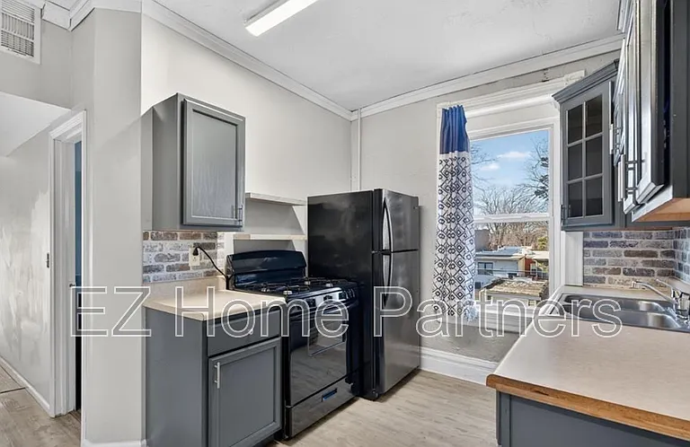 3005 S Compton Ave — Photo 11