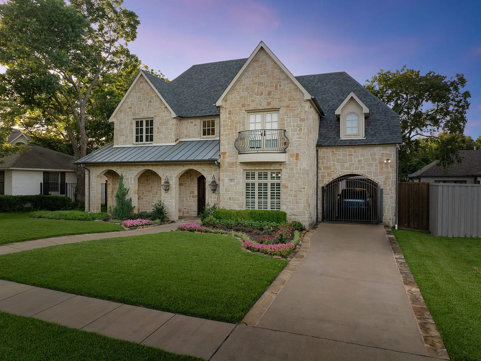 5 bed, 7.0 bath, 4724 sqft, $12,500 — Photo 2