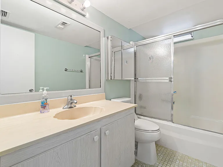 2615 NE 1st Ct #303 — Photo 25