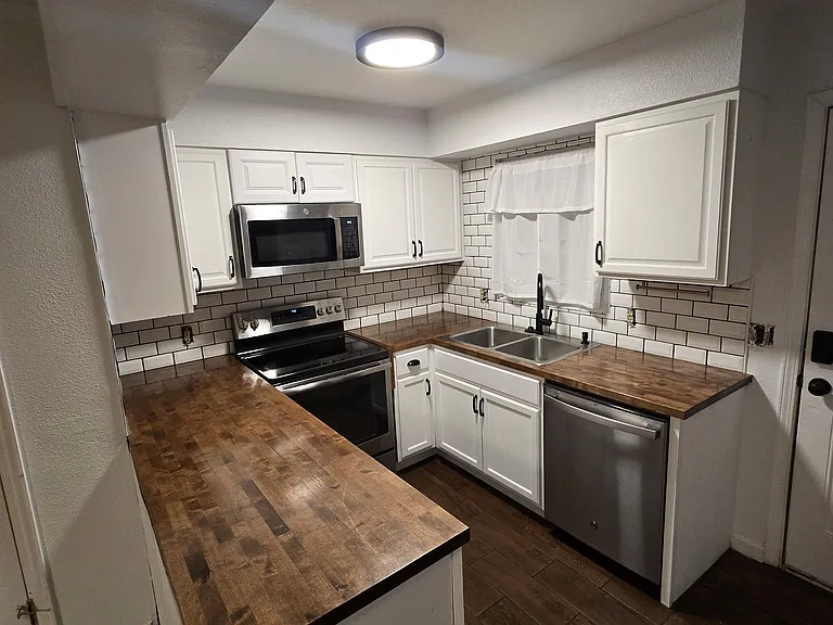 14344 E Hawaii Cir — Photo 3