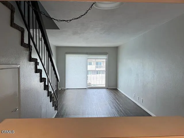 2 bed, 2.0 bath, 933 sqft, $3,200 — Photo 3