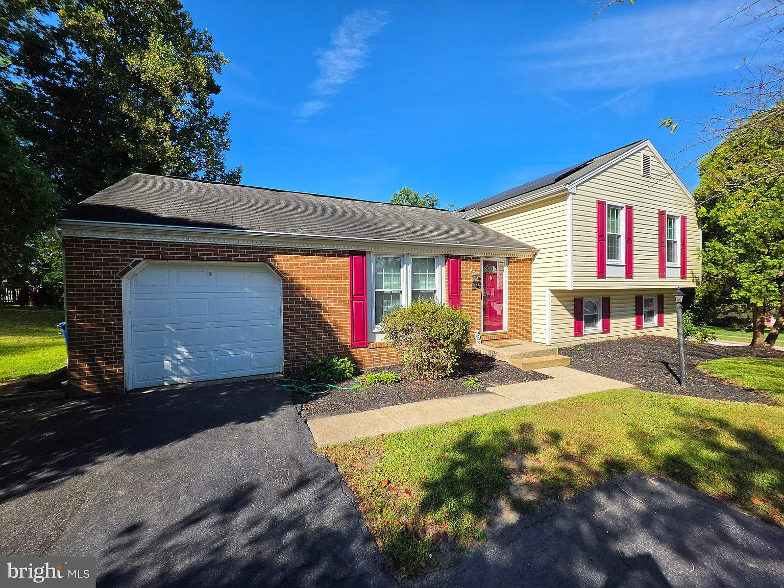 3 bed, 2.5 bath, 1962 sqft, $2,950 — Photo 2
