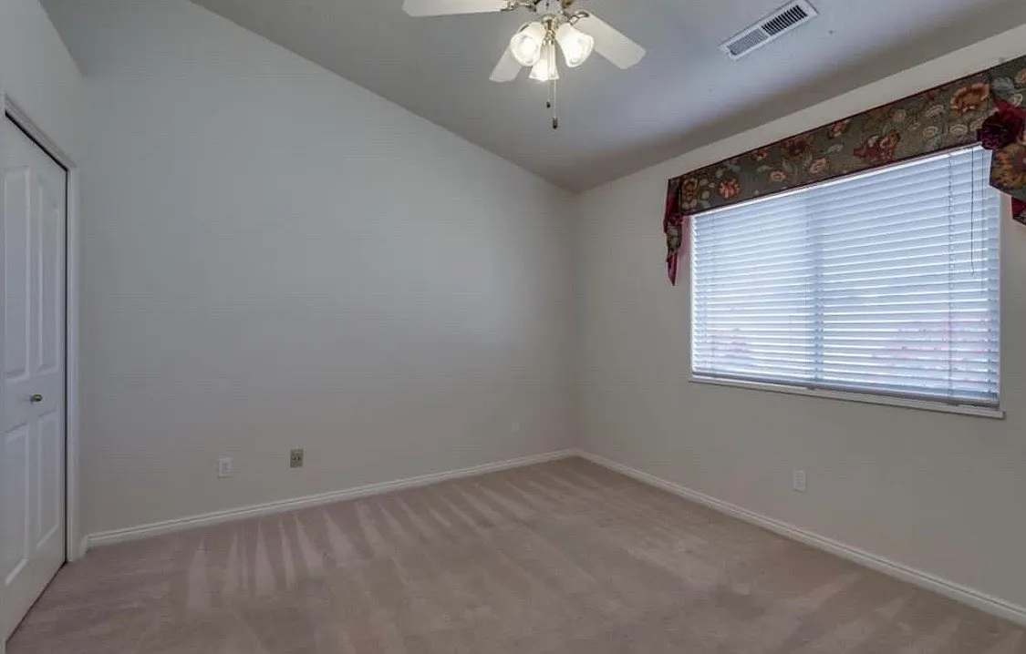 4 bed, 2430 sqft, $650 — Photo 4