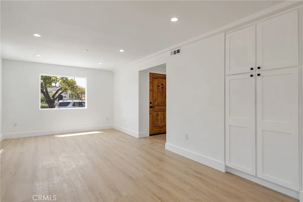 3 bed, 1250 sqft, $4,000 — Photo 3