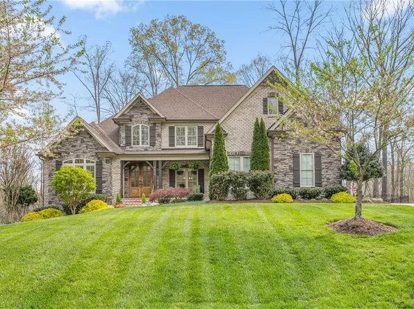 6830 Trace Dr, Browns Summit, NC 27214