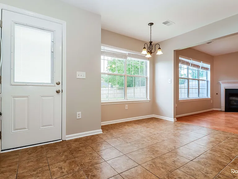 448 Cabrill Dr — Photo 8
