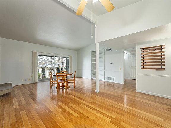 5th image of 1304 Mariposa Dr APT 231
