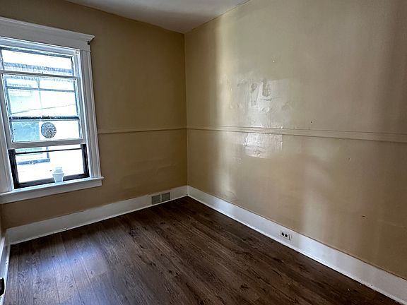 5th image of 27 Hunt Ave