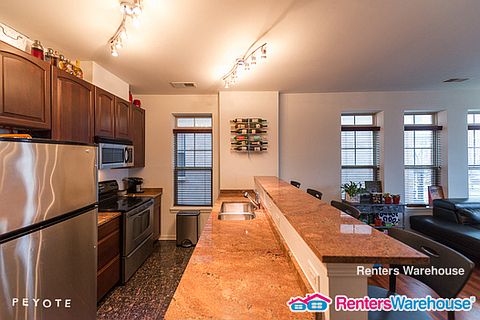 3rd image of 3817 S Ellis Ave Unit 201