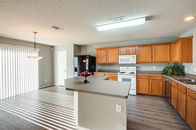 1st image of 4916 Trail Hollow Dr