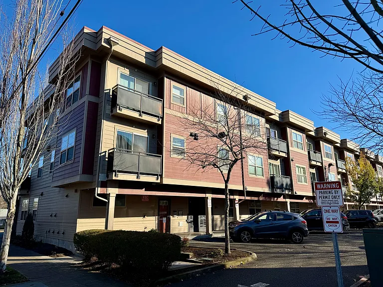 Louis York Apartments — Photo 4