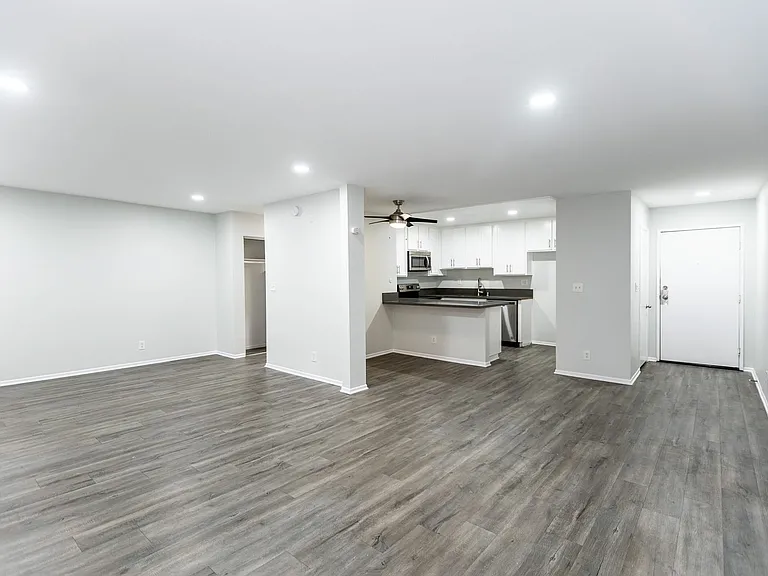 2039 North Las Palmas Ave — Photo 8