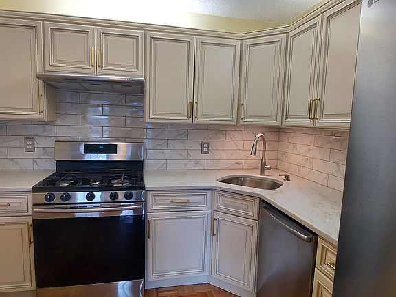 2nd image of 871 Juniper Way #871