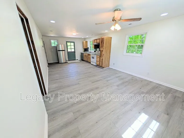 4421 Kernersville Rd — Photo 2
