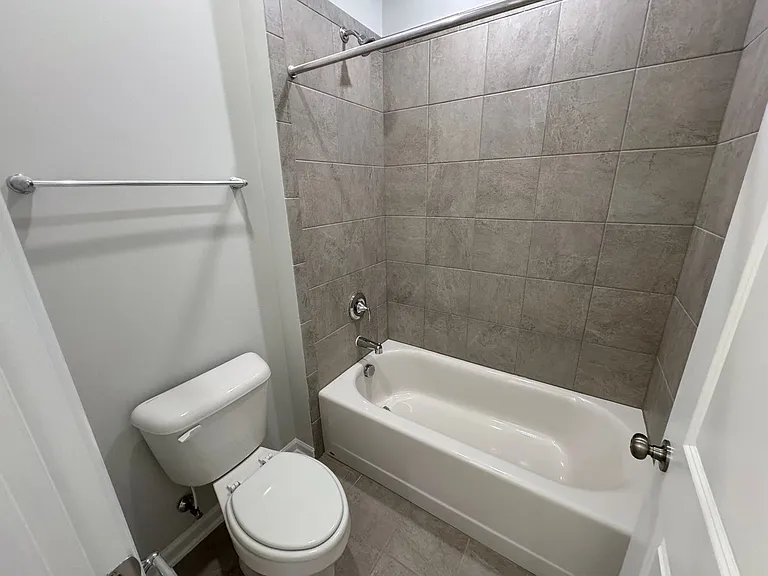 2422 Greshford Ln — Photo 25