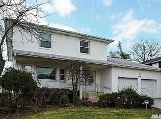 735 Arbuckle Ave, Woodmere, NY 11598