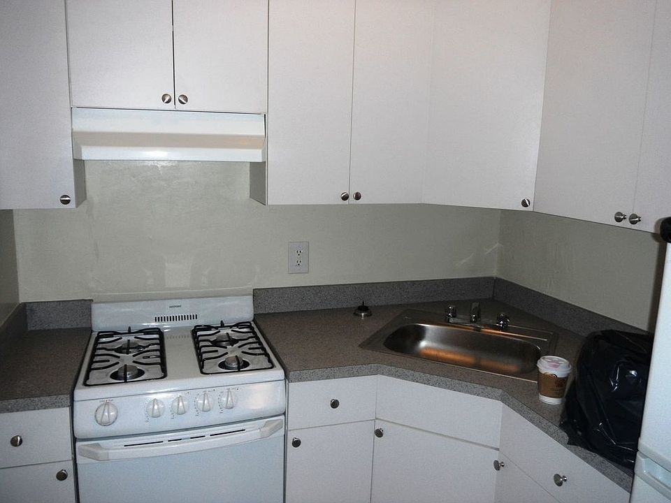 2nd image of 170 E 4th St APT 1L
