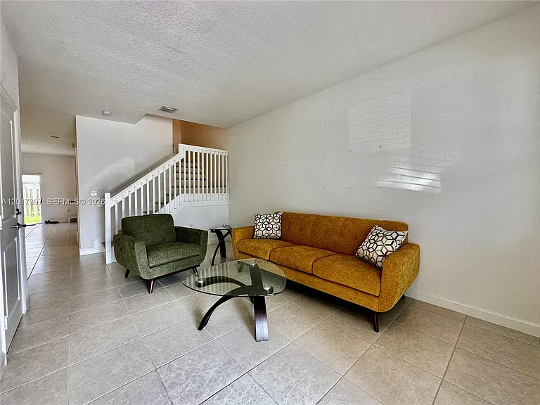 2685 SE 13th Ct — Photo 2