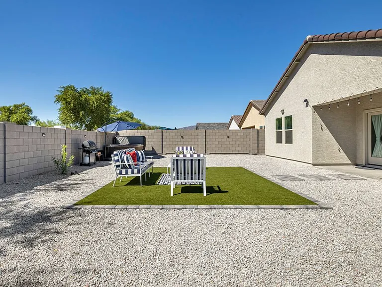 19423 W Hazelwood St — Photo 43