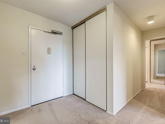 3rd image of 203 Yoakum Pkwy APT 614
