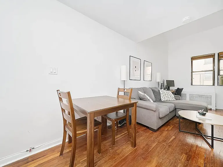 131 E 17th St #14 — Photo 5