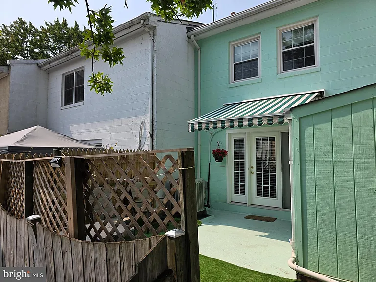 950 Park Ave — Photo 16