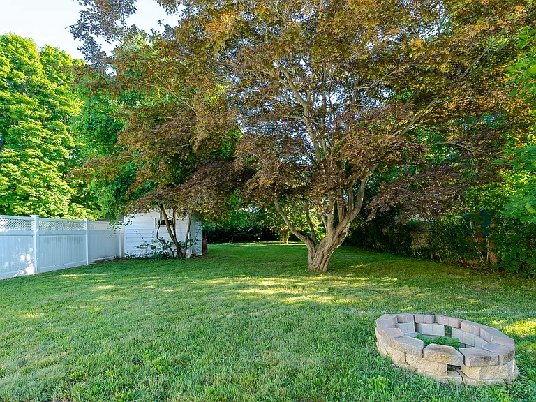 296 Birdseye St — Photo 23
