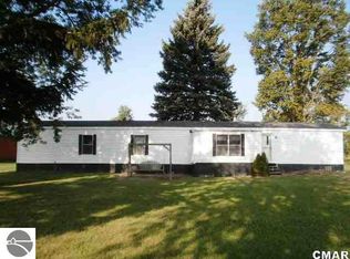 4422 W Pine River Rd, Saint Louis, MI 48880