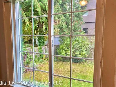 Upstairs bedroom 2 - garden view.