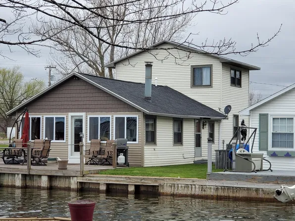 11540 W Shore Dr, Houghton Lake, MI 48629
