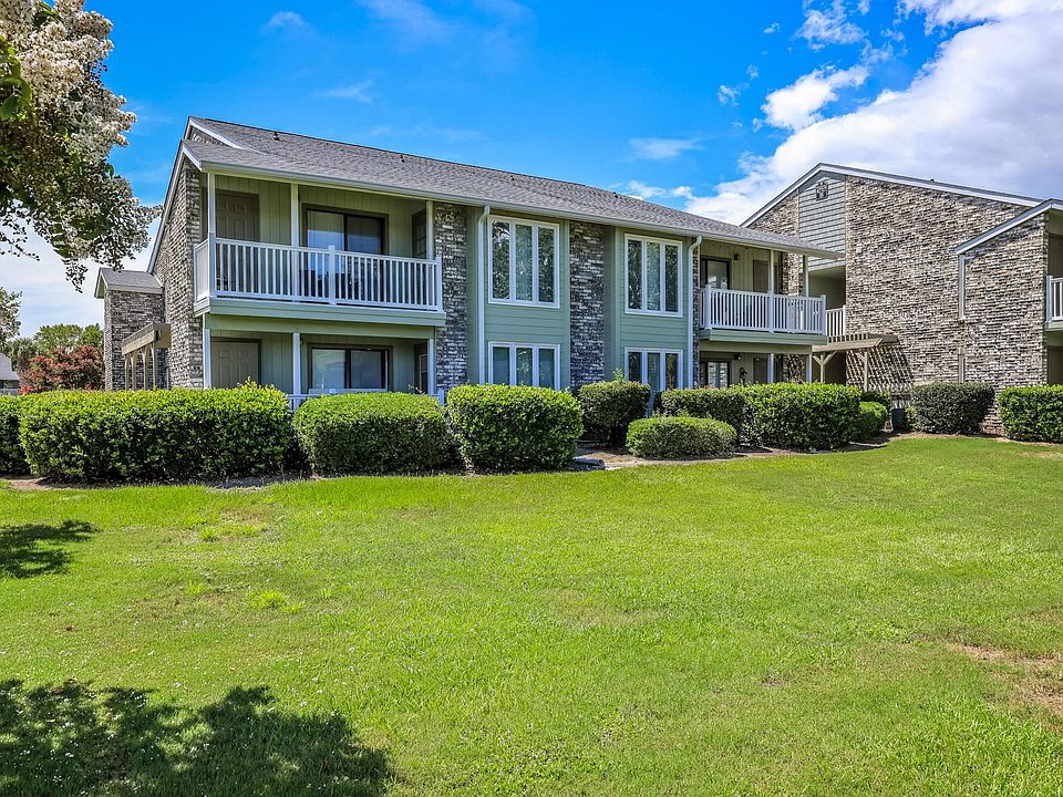 1st image of 4715 Cobblestone Dr. #4A