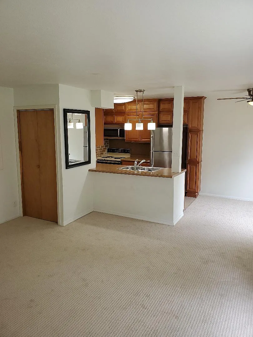 2 bed, 1054 sqft, $1,200 — Photo 4