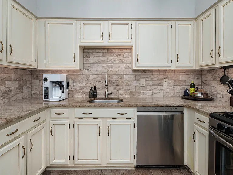 9 Woodmont Dr #9 — Photo 13