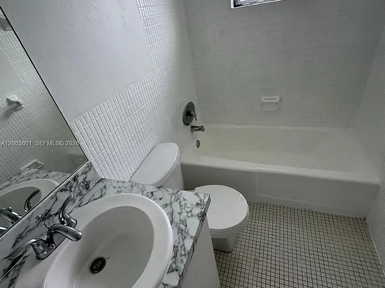 2435 Van Buren St #2B — Photo 17