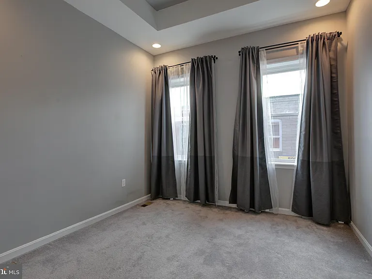 16 N Bradford St — Photo 16