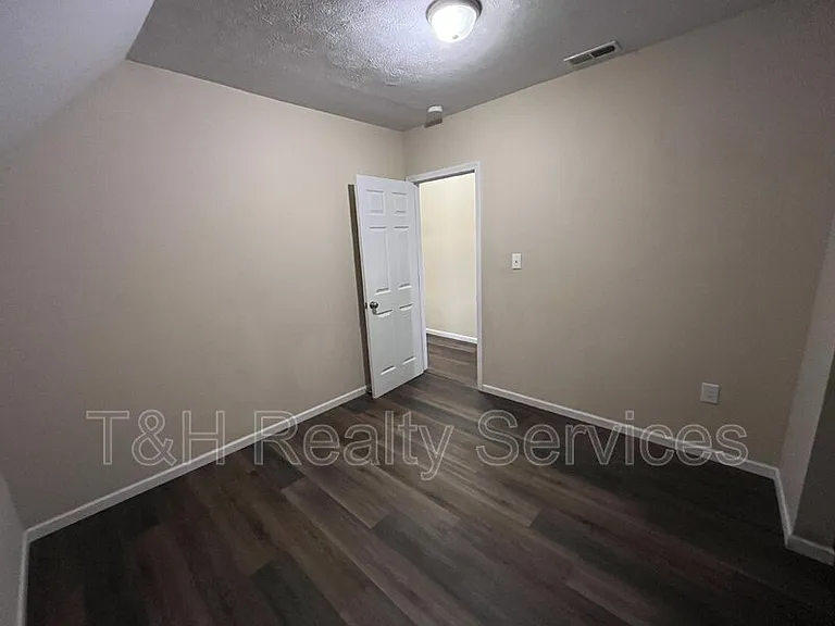 1551 W New York St — Photo 19