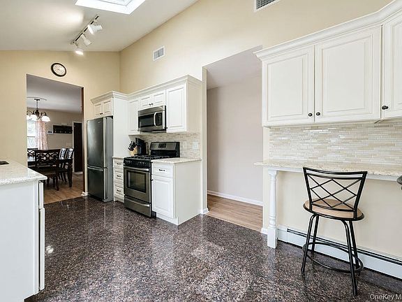 3rd image of 31 Westwood Drive
