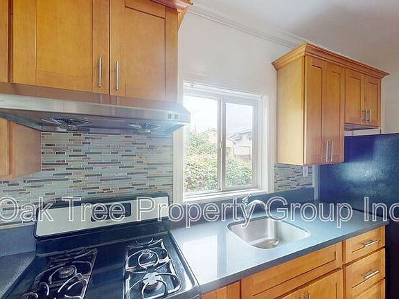 5th image of 884 32nd St #884
