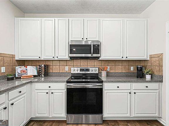 5th image of 302 Oak Leaf Pl