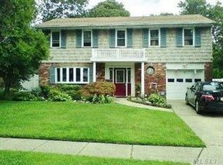 39 Columbine Ave, Islip, NY 11751