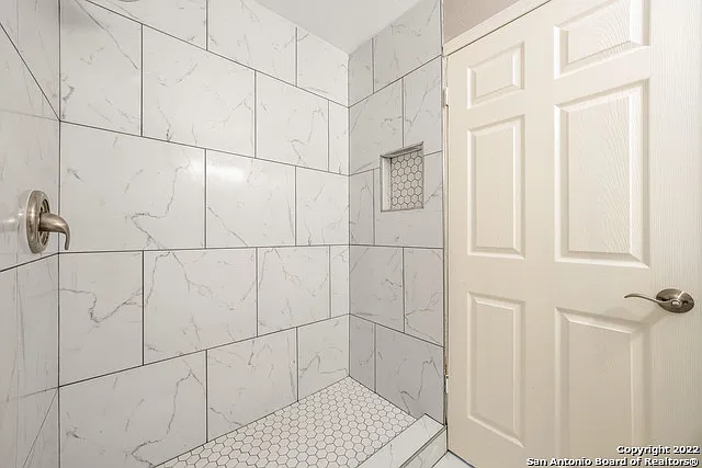 810 E Euclid Ave — Photo 17