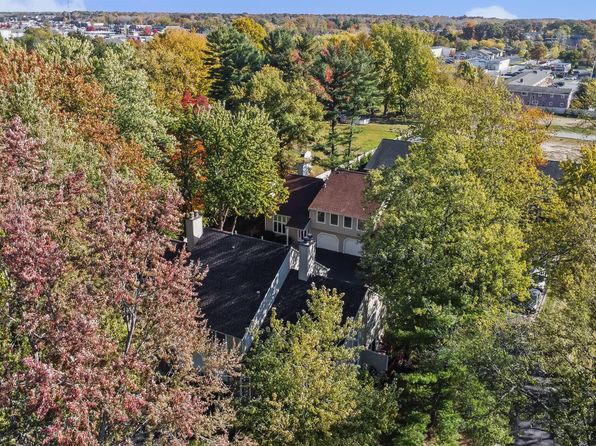 603 Weatherwood Ln, Valparaiso, IN 46383