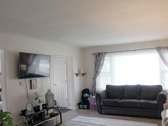 5th image of 1024 Vasbinder Dr