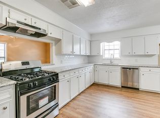 Cleveland St, Alvin, TX 77511