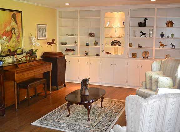 Formal living room off