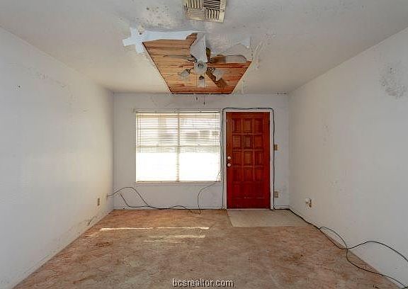 4th image of 111 S Yaupon Dr