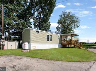 86 Mobile Dr, Thomasville, PA 17364